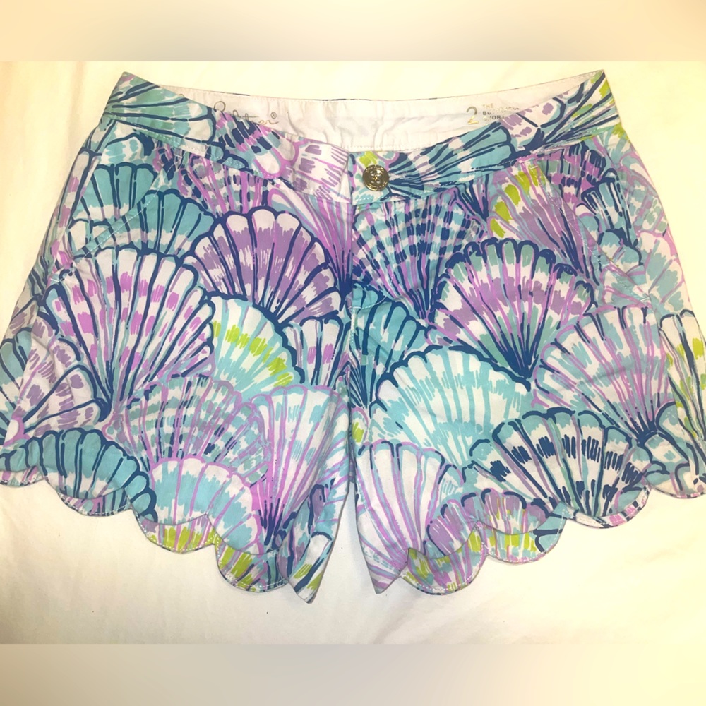Shell you later Lily Pulitzer shorts. Size 2